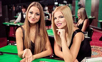 Đội ngũ hỗ trợ khách hàng lucky10
